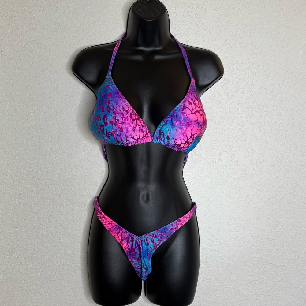 Saleyla Posing Suit NWOT